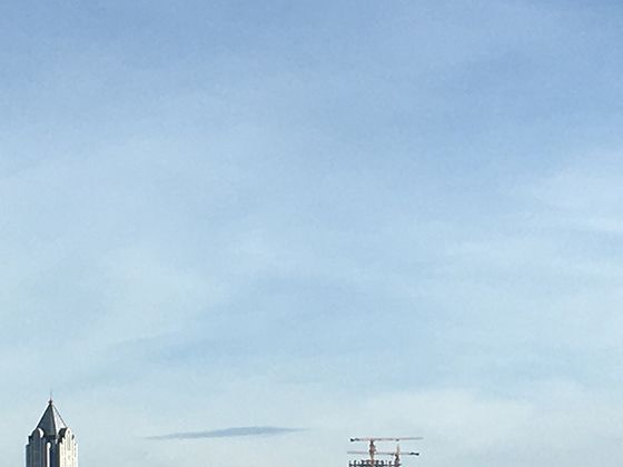 细说中式宫灯的历史渊源：从古代宫廷装饰到现代家居的传承与应用