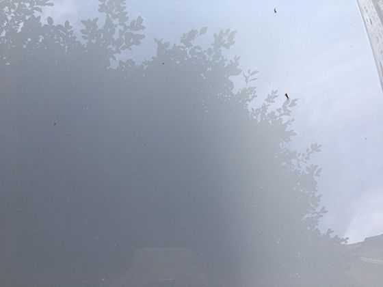 巷弄里晾晒的蓝布衣衫：风动布纹间流淌的旧式生活与朴素美学